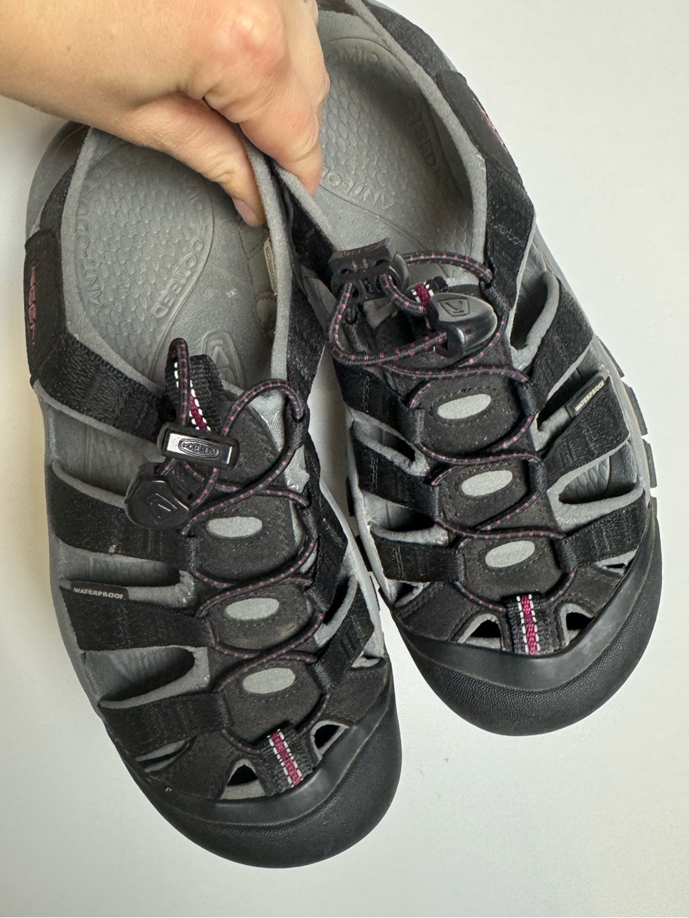 Keen Newport H2 Hiking Sandals Waterproof Outdoor Trail Black Womens 8.5